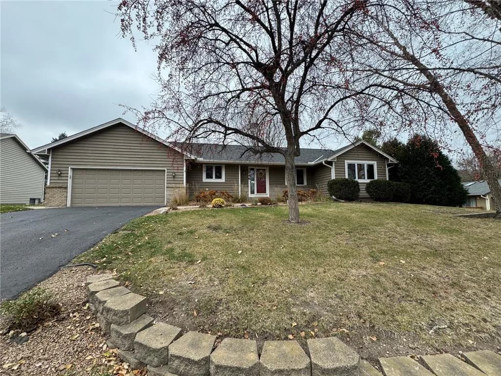 1746 White Oak Drive, Chaska